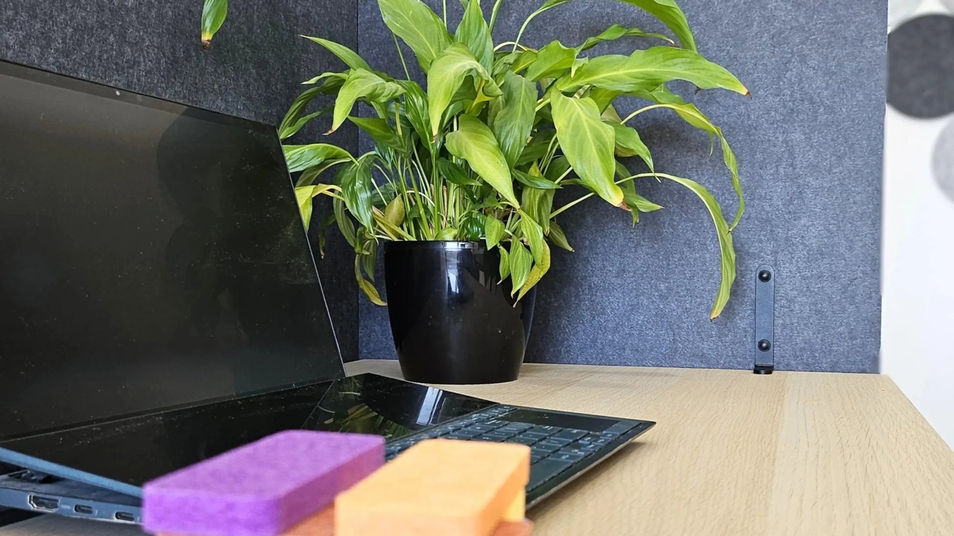 Felt Privacy Screen - Acoustic Office Partition 60x60 in office interior DecorMania EU